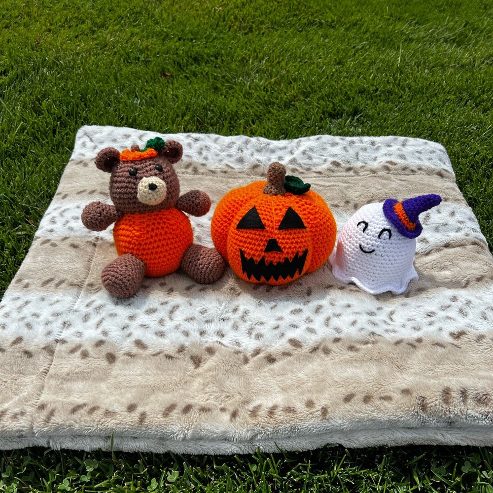 Hand Crocheted Spooktober Halloween Decor Bundle! - Picture 3 of 17